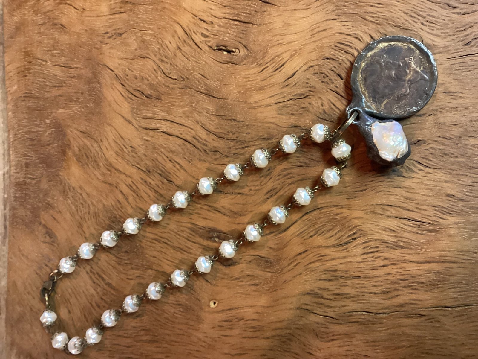 Short Pearl Bead W/2 Charms