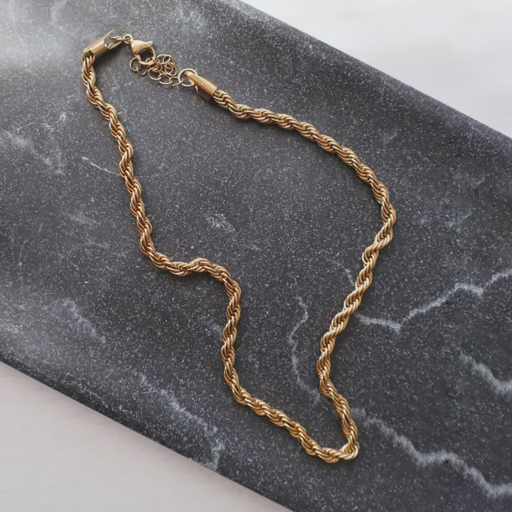 Rope chain gold necklace